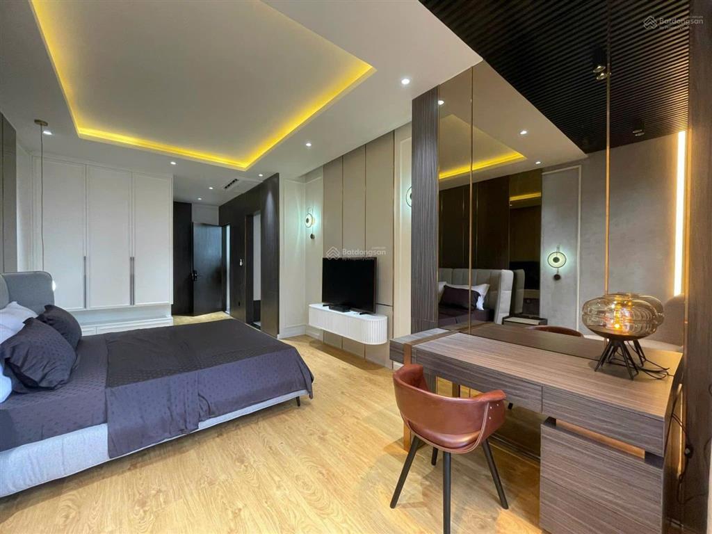 Bán biệt thự 5 phòng ngủ vị trí cực đẹp phú mỹ hưng, nhà mới dọn vào ở ngay