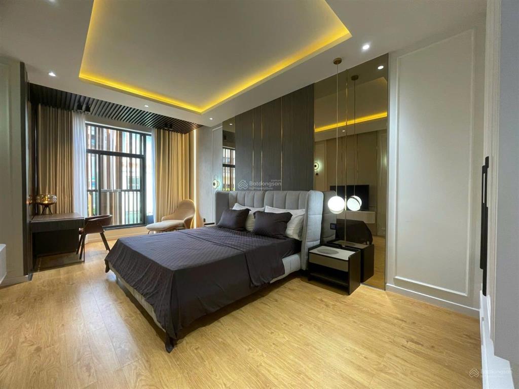 Bán biệt thự 5 phòng ngủ vị trí cực đẹp phú mỹ hưng, nhà mới dọn vào ở ngay