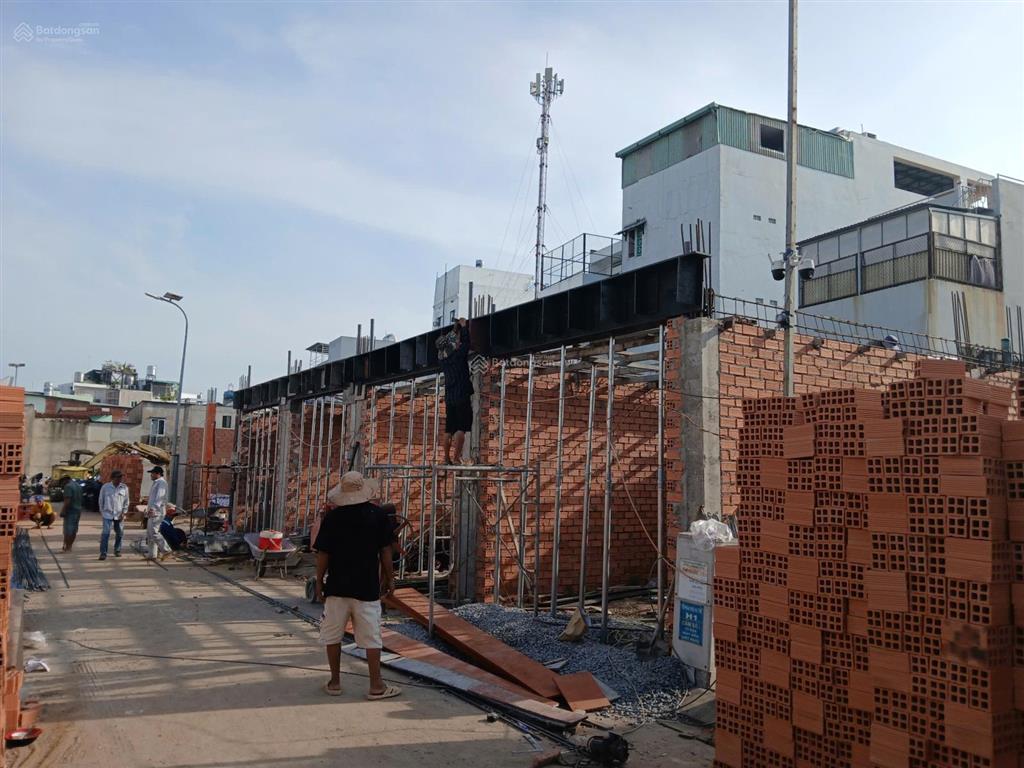 Nhà phố phú định đang xây gần cầu lò gốm, cách võ văn kiệt 100m