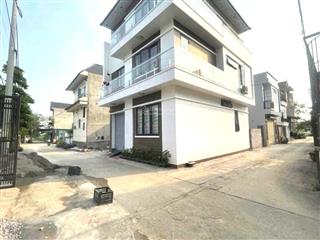 2.2 tỷ 83m full thổ, đường trước đất 5m rộng , ô tô di chuyển