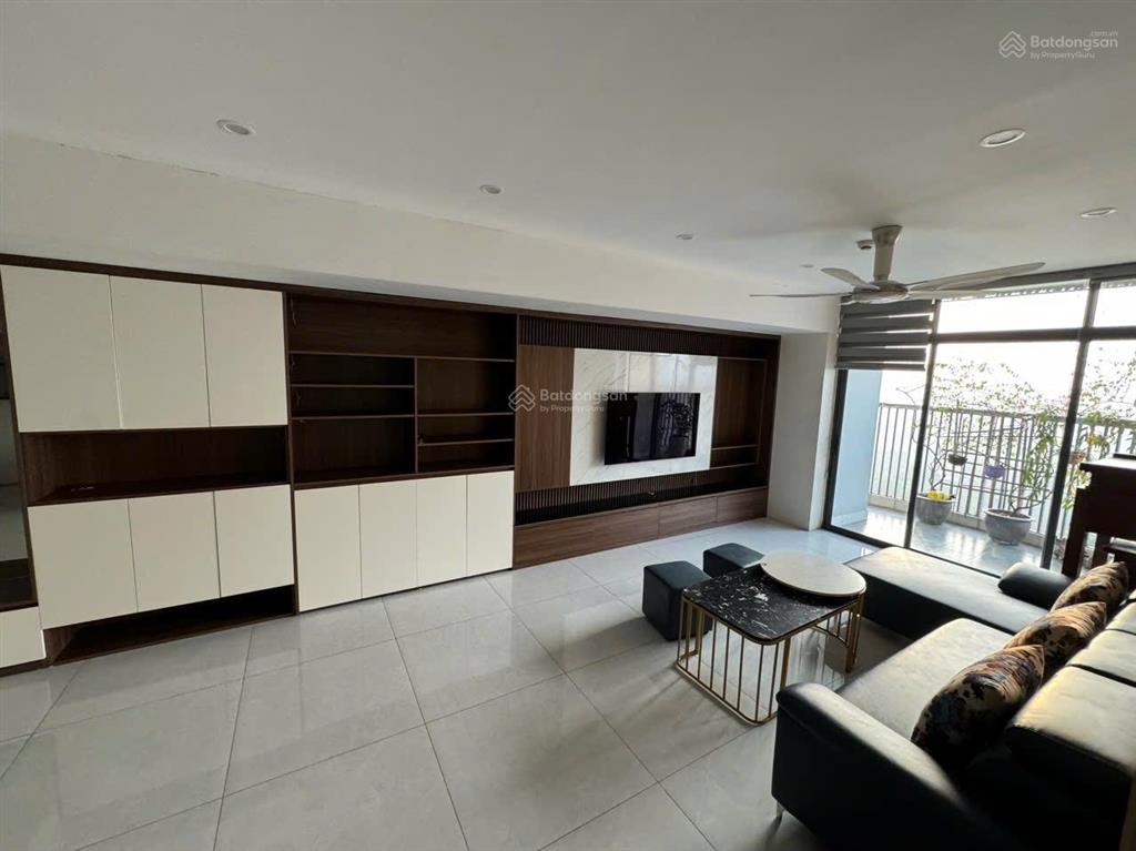 Chính chủ cần bán căn hộ tầng 14 toà new skyline văn quán, 135.8m2 3pn, 1 kho nhỏ, 2 wc căn góc