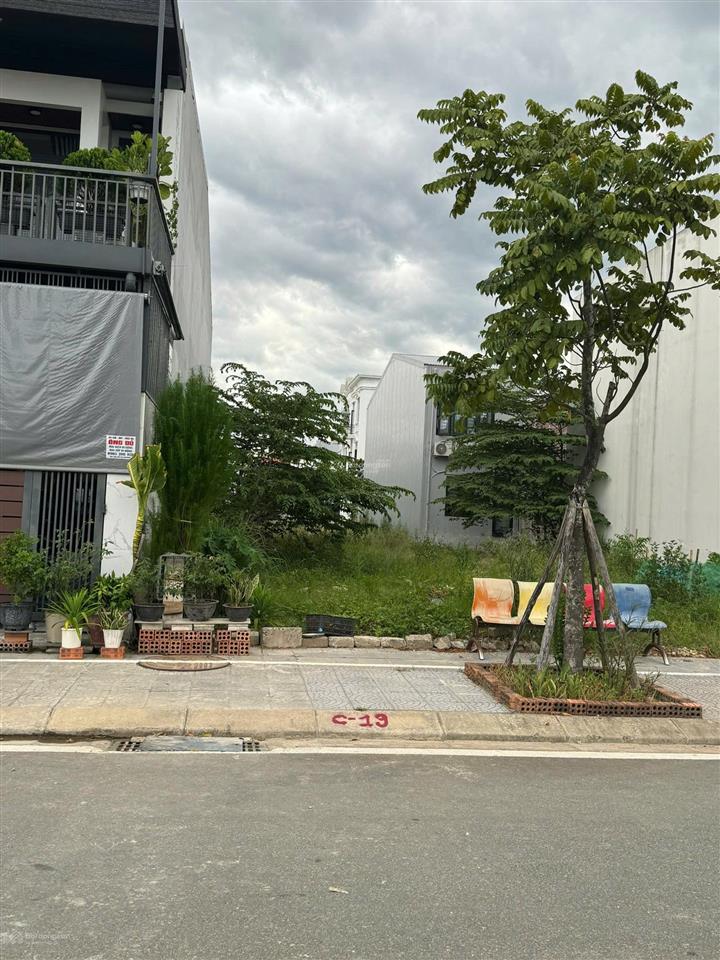 Cần bán nhanh lô góc 1 mặt tiền ,tại hương sơ,huế 80 m2 view đẹpgiấy tờ đủgiá f0 1.750 tỷgiá