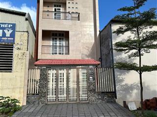 Chính chủ cần bán gấp nhà riêng 3 tầng 4 pn, 3wc phú vang huế  120 m2 giá rẻ chỉ 5 tỷ 200