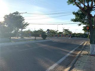 Cần bán lô đất mặt tiền đường yên ninh. diện tích 300m2