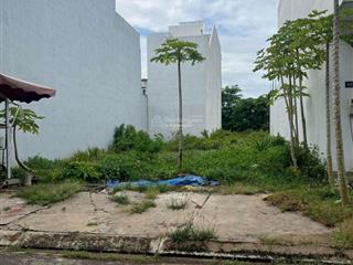Chào thượng đế, lô đất ngay nguyễn hữu trí  chợ đệm  bình chánh giá chỉ 1,75tỷ ....chủ ngộp bank.