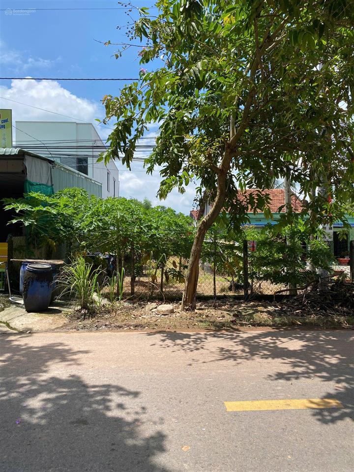 Anh chị khách kí gửi cho em lô đất siêu phẩm mặt tiền nhựa, đất odt, pháp lí chuẩn chỉnh