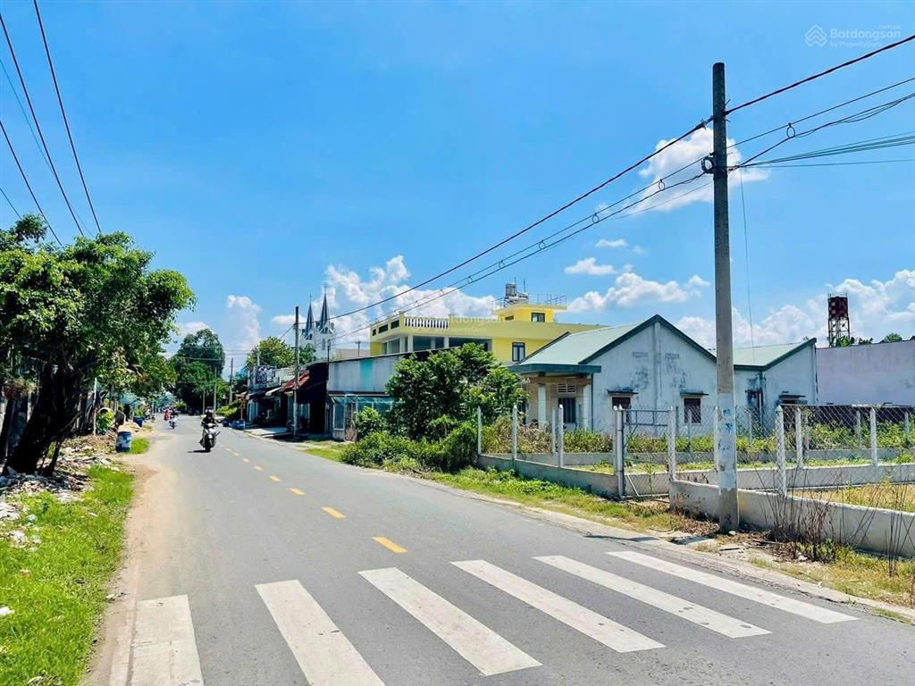 Em săn được lô đất 2 mt đường giá ngộp. 180m2 sẵn thổ cư, pháp lí chuẩn chỉnh, sang tên