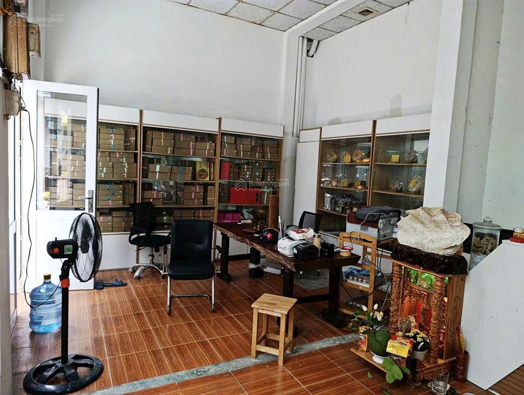 Hot  hàng hiếm  bán nhà quận 1 giá quận 8