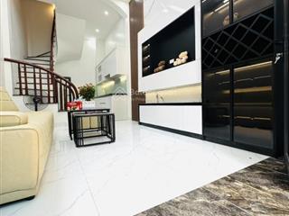 Bán gấp nhà phố vĩnh phúc  giáp ranh ba đình  cầu giấy  tây hồ. full đồ, sổ đỏ sang tên ngay