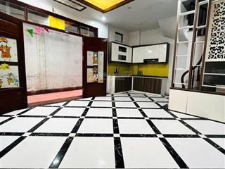 Bán gấp nhà lạc long quân  30m2 5tầng  mặt tiền 6m, mới keng full đồ về ở ngay.