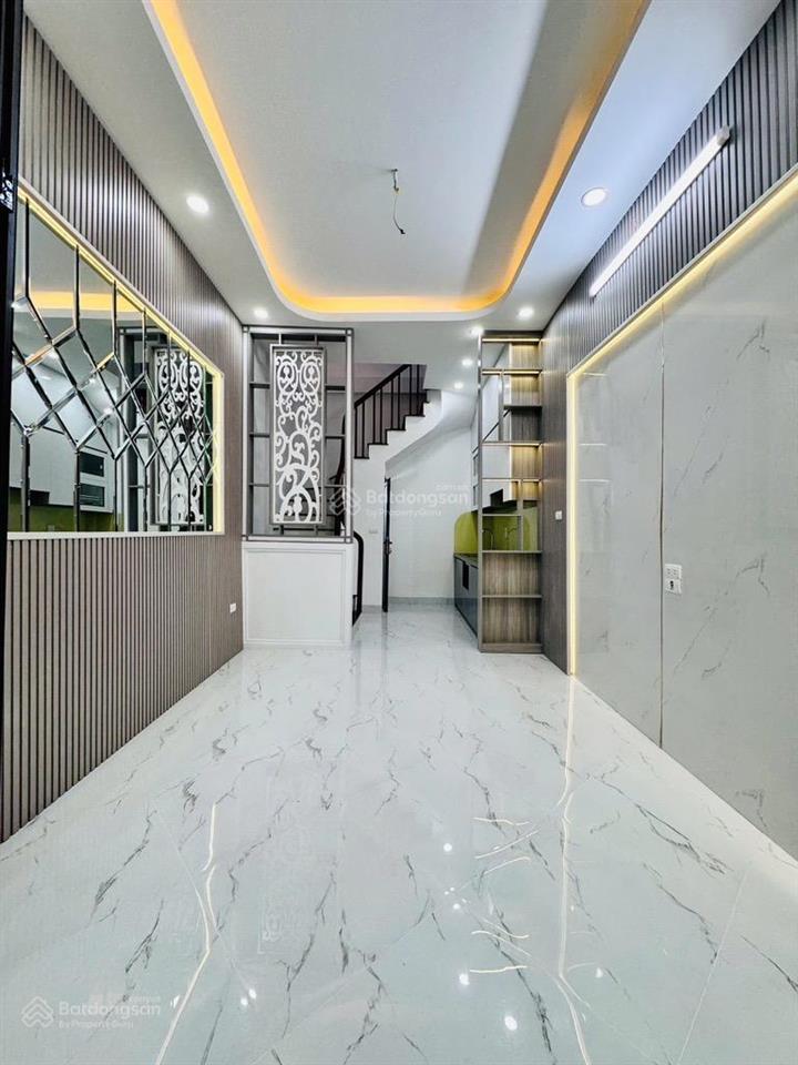 Đội cấn 24m2 5tầng 3ngủ sổ đỏ nhỏ tiền, vuông đẹp a4, trung tâm quận ba đình