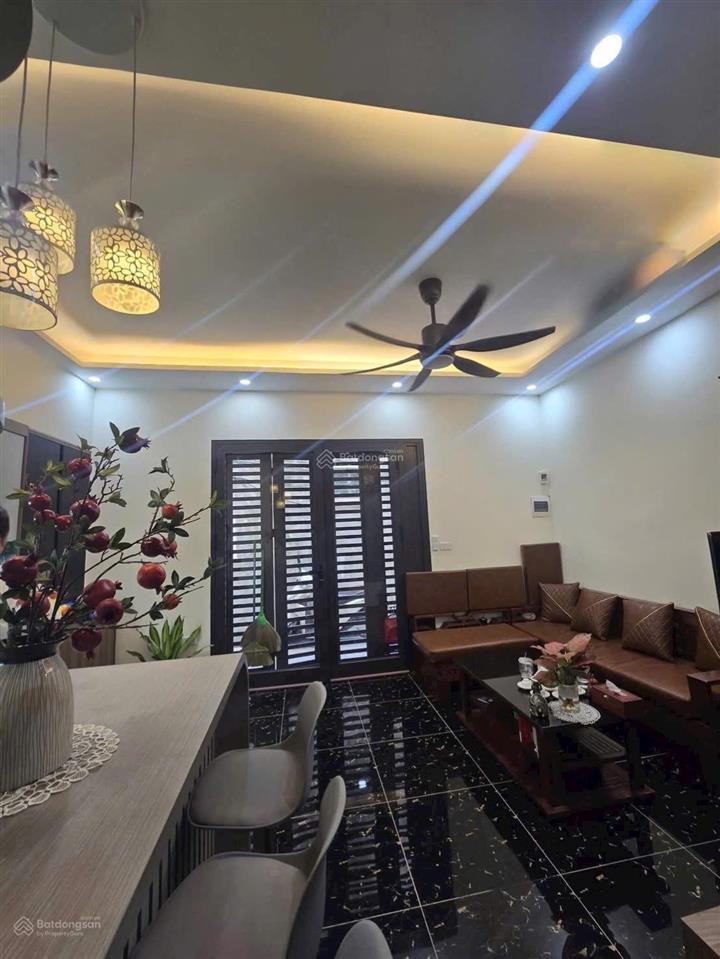 Nhà đẹp âu cơ  30m2, 3 tầng, nhỉnh 3 tỷ  full nội thất 3 ngủ  ô tô đỗ cửa