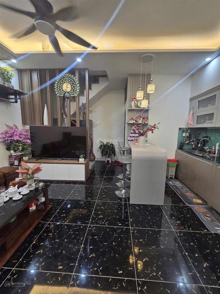 Nhà đẹp âu cơ  30m2, 3 tầng, nhỉnh 3 tỷ  full nội thất 3 ngủ  ô tô đỗ cửa