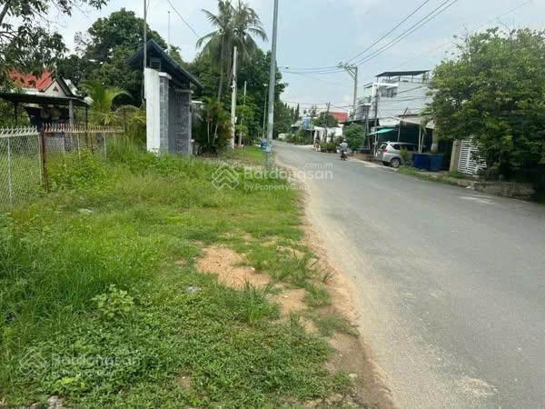 Đất sài gòn vẫn còn giá mềm 300tr là sang sổ 5x50.