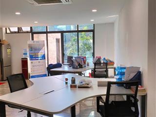 Cho thuê nguyên tầng trệt 110m2 kinh doanh mọi ngành nghề q10 hẻm thông sầm uất khu ẩm thực