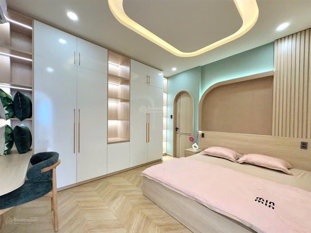 Bán nhà q10 4.4 tỷ 4 tầng (nở hậu) dt gần 30m2