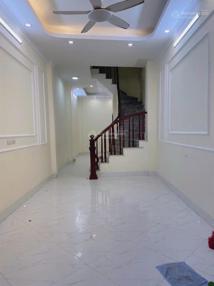 Lô góc 4 tầng dân xây chắc chắn ngõ ô tô trung tâm ngọc thụy sổ đỏ chính chủ