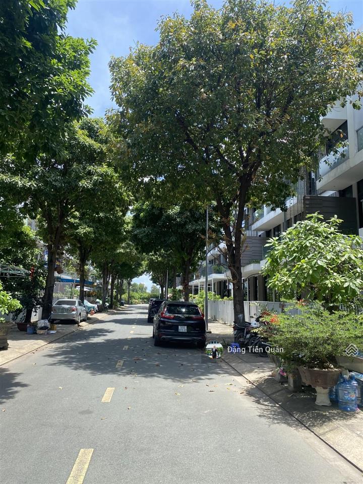 Bán nhà phố 3 tầng citi bella 1, dt 83.2m2, ngang 5.2m, 2 mặt trước sau, 4 pn, 5 wc, 10.1 tỷ