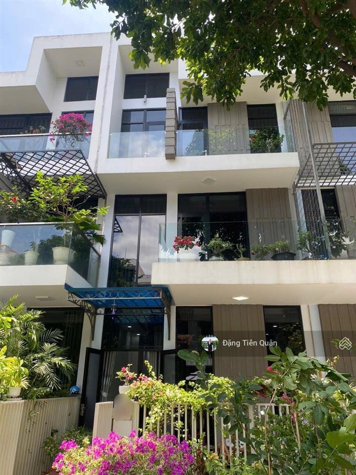 Bán nhà phố 3 tầng citi bella 1, dt 83.2m2, ngang 5.2m, 2 mặt trước sau, 4 pn, 5 wc, 10.1 tỷ