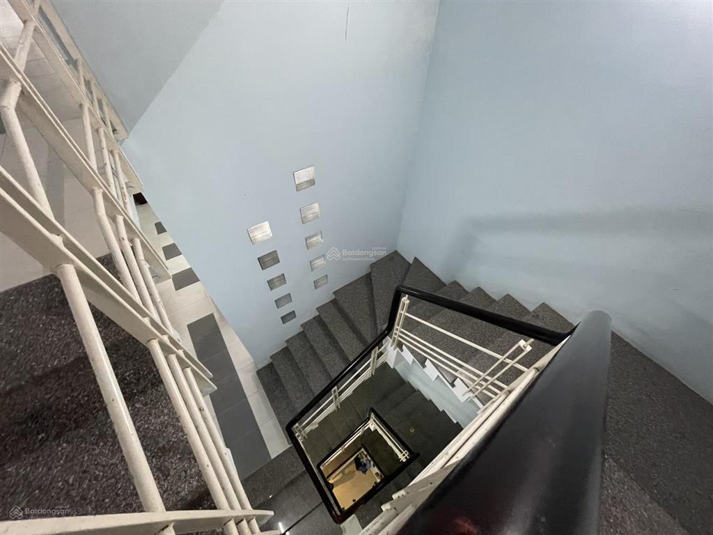 Cho thuê nhà 4 tầng hẻm lê thánh tôn, siêu trung tâm nha trang, sát vincom