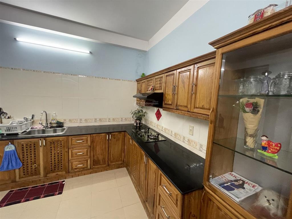 Cho thuê nhà 4 tầng hẻm lê thánh tôn, siêu trung tâm nha trang, sát vincom