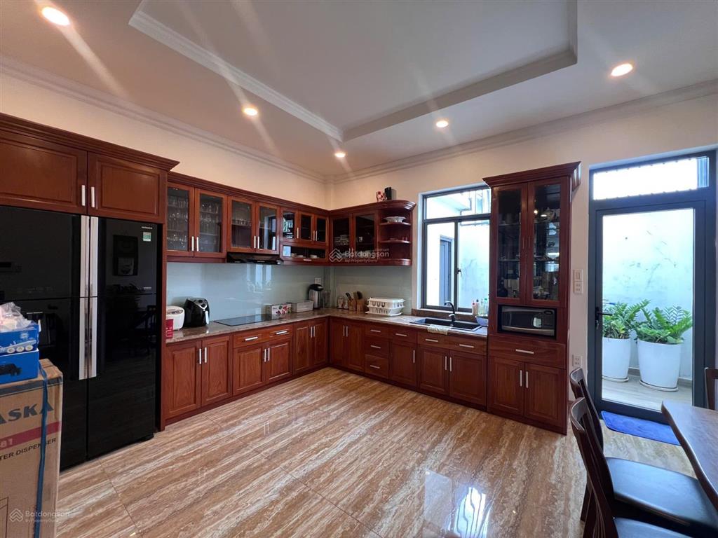 Bán nhà mặt tiền kinh doanh vcn phước hải  sổ đỏ  gần sông