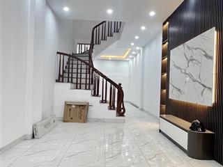 Bán nhà lạc thị  thanh trì 6 tầng có thang máy gara ô tô nhỉnh 8 tỷ