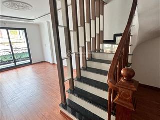 Bán nhà 5 tầng mới về ở luôn ngũ hiệp, thanh trì. diện tích 40m2, ô tô đỗ cửa