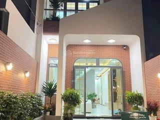 Đón cơ hội an cư! chính chủ bán nhà mt ql1a gần trung tâm thương mại lớn chỉ vài phút 2,4 tỷ
