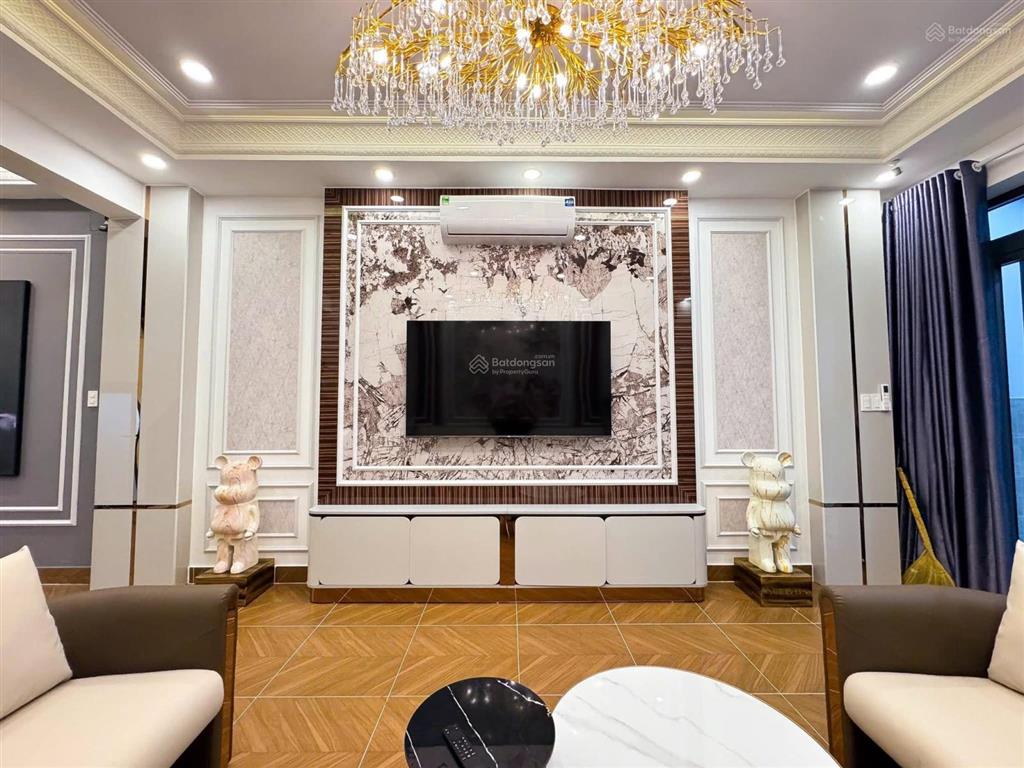 10,8 tỷ giảm mạnh còn 9,1 tỷ nhà 3 lầu sân thượng kdc lý phục man quận 7