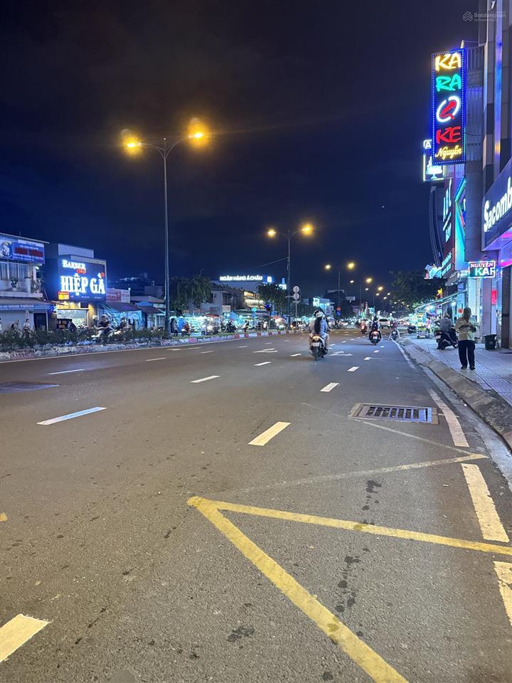 Nhà 4 tầng 60m2, kế lê văn việt, khu sầm uất, xe hơi vi vu. hơn 6 tỷ, cực hiếm, tăng nhơn phú, q9