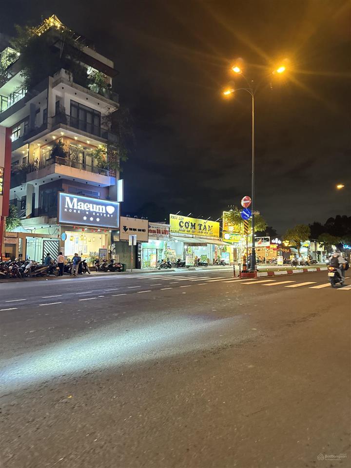 Nhà 4 tầng 60m2, kế lê văn việt, khu sầm uất, xe hơi vi vu. hơn 6 tỷ, cực hiếm, tăng nhơn phú, q9