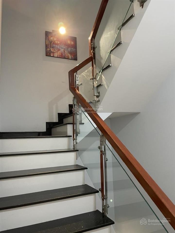 Nhà 4 tầng 60m2, kế lê văn việt, khu sầm uất, xe hơi vi vu. hơn 6 tỷ, cực hiếm, tăng nhơn phú, q9