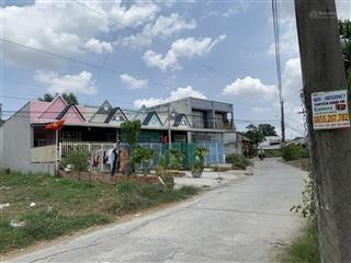 Nhà ngộp gần khu dân cư. dt 121m2. sổ hồng. full thổ cư. giá 1 tỷ 5.  0966 874 *** minh vương