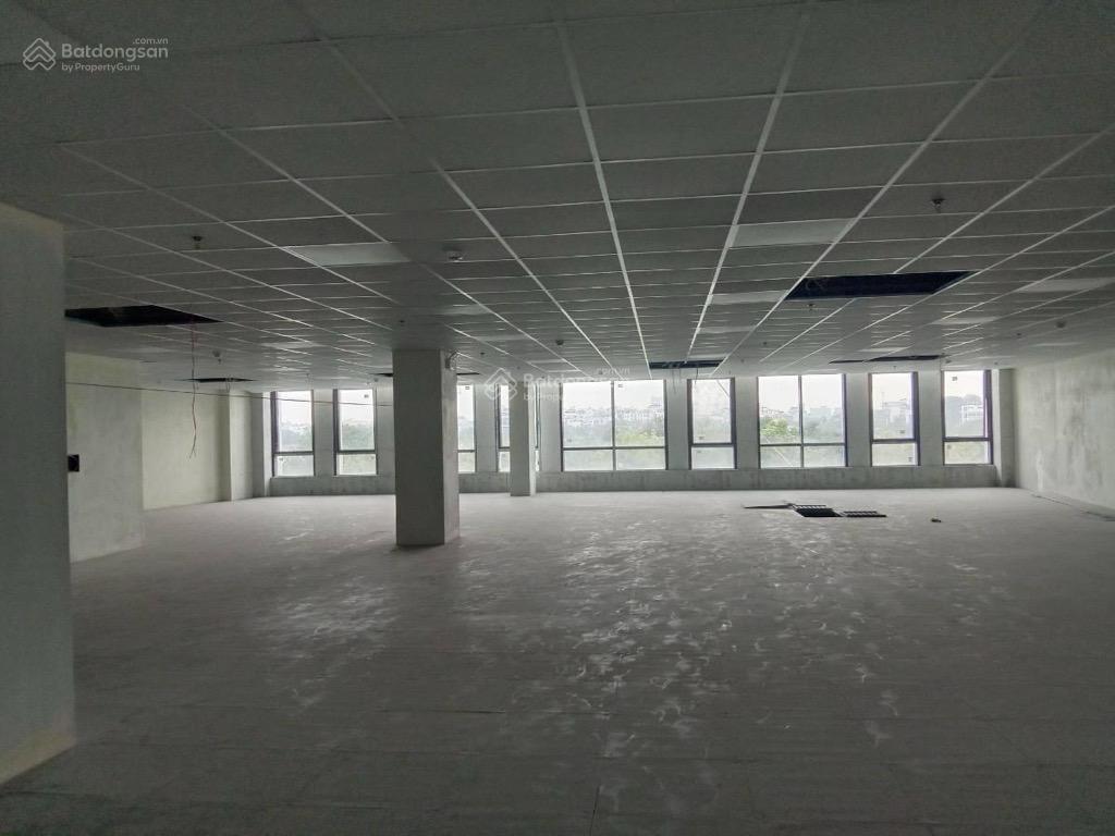 Toà văn phòng  mặt phố phạm văn đồng, hà nội  vị trí đẳng cấp.
296 m2 9 tầng  16,8m mặt tiền.