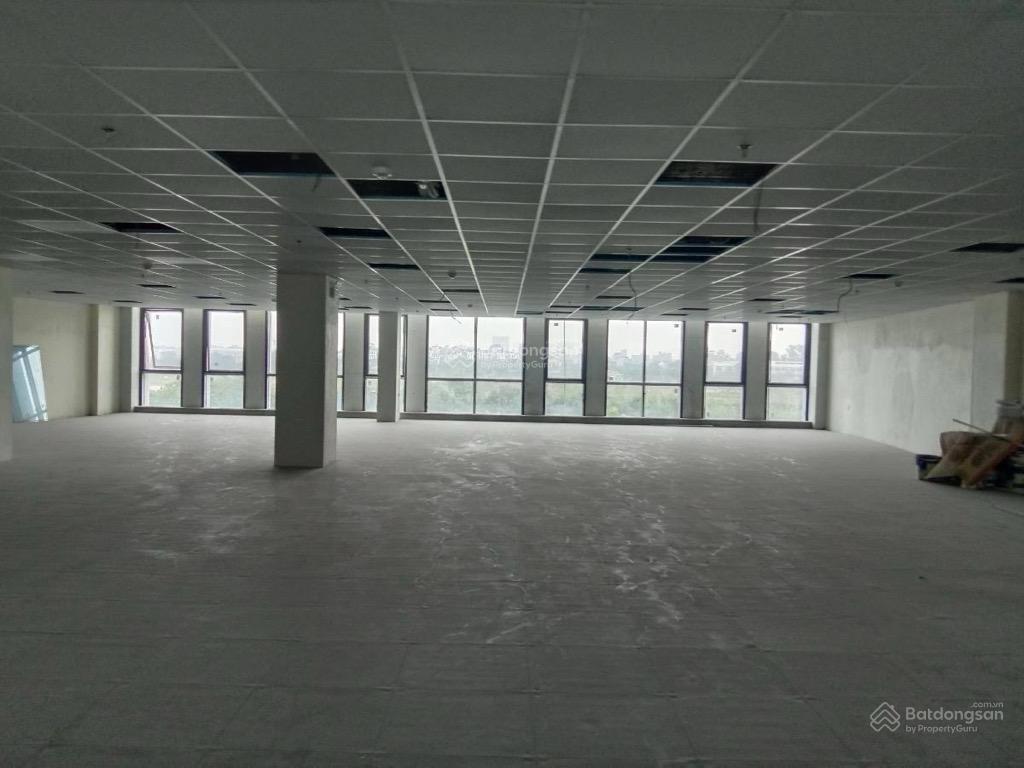 Toà văn phòng  mặt phố phạm văn đồng, hà nội  vị trí đẳng cấp.
296 m2 9 tầng  16,8m mặt tiền.