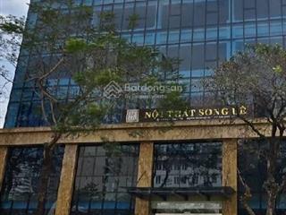 Toà văn phòng  mặt phố phạm văn đồng, hà nội  vị trí đẳng cấp.
296 m2 9 tầng  16,8m mặt tiền.