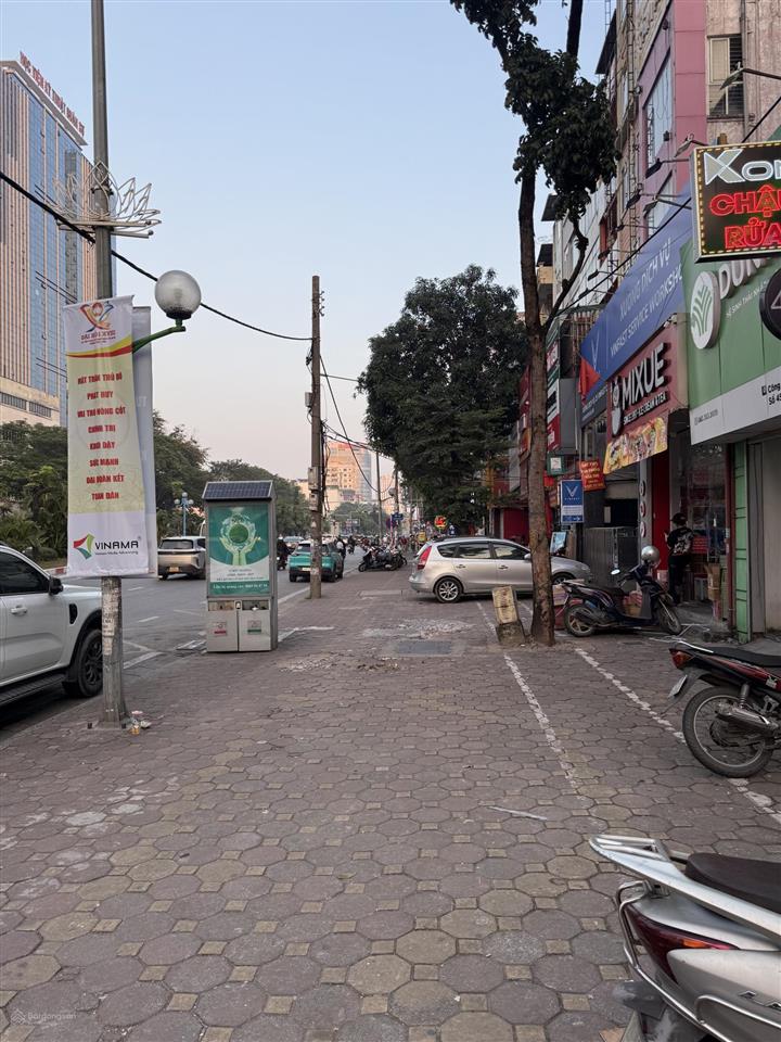 Mặt phố hoàng quốc việt, cầu giấy  vỉa hè rộng  kinh doanh mọi loại hình.
* 54 m2  5 tầng.