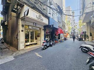 *tôi chính chủ bán nhà 82 phố đông các  mặt phố kinh doanh sầm uất  ô tô đỗ cửa  lô góc 2 thoáng