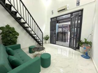 Chủ cần bán gấp nhà mặt tiền đường tiện buôn bán tất cả mặt hàng dân cư ở đông đúc. đường thông