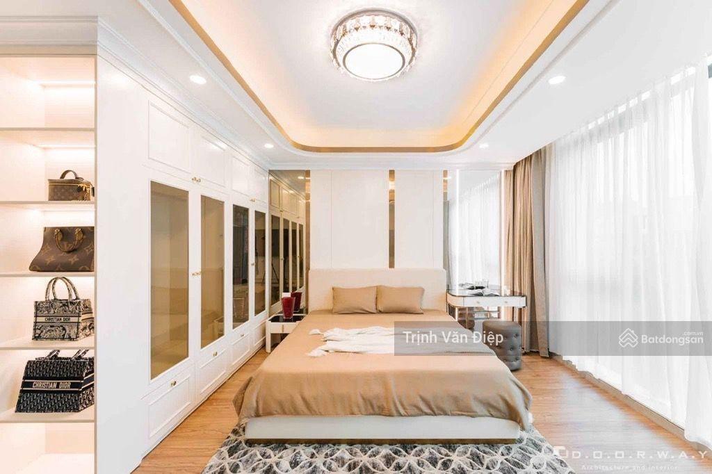 Bán nhà khu vườn đào  lạc long quân,lô góc 2 mặt đường, ô tô tránh có vỉa hè. 105m2, 5 tầng, 33 tỷ