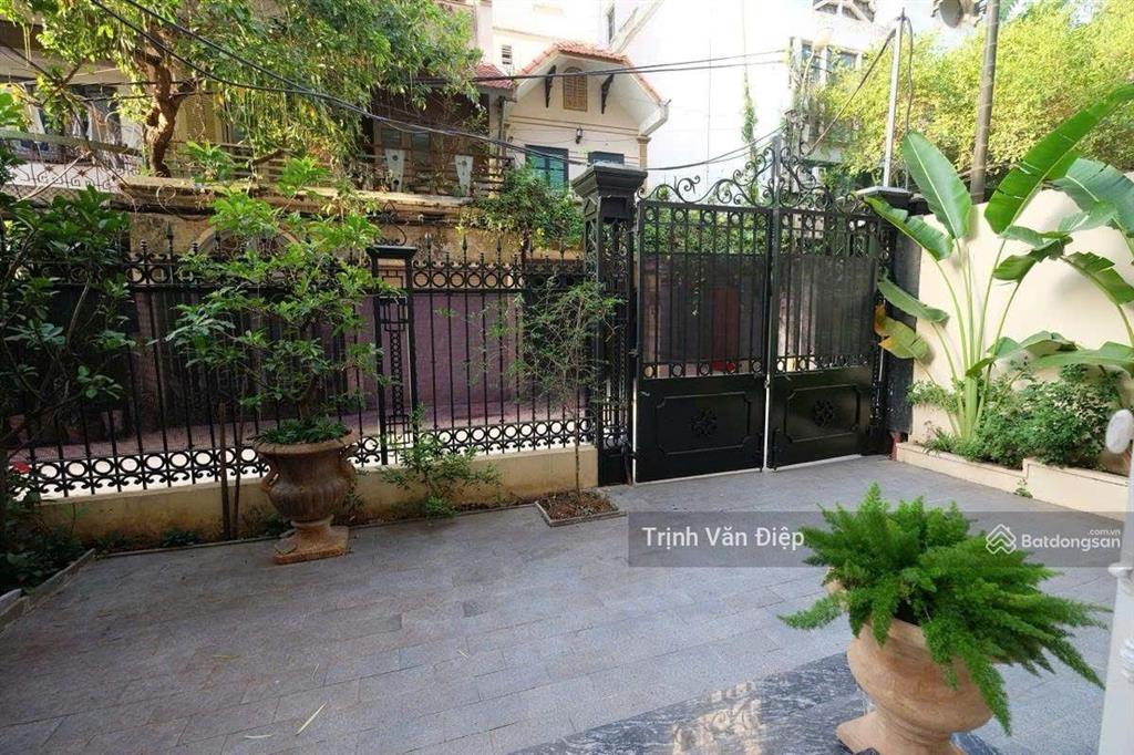 Bán đất xuân diệu tây hồ, lô góc, ngõ nông rộng, gần hồ tây, thông số đẹp 122m2, giá 28 tỷ