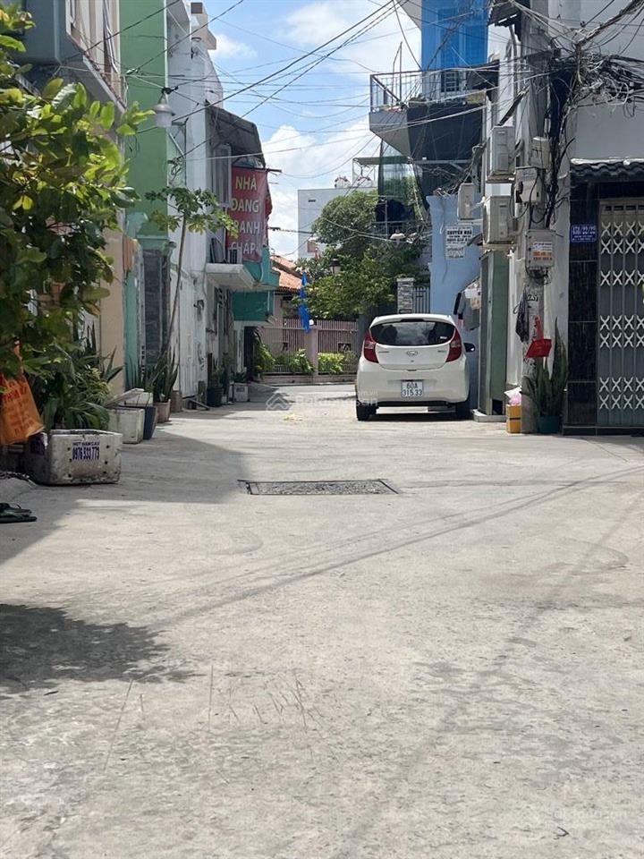 Nhà 3 tầng xe hơi quay đầu trung tâm nhà bè  gần 100m2  chỉ nhĩnh 7tỷ