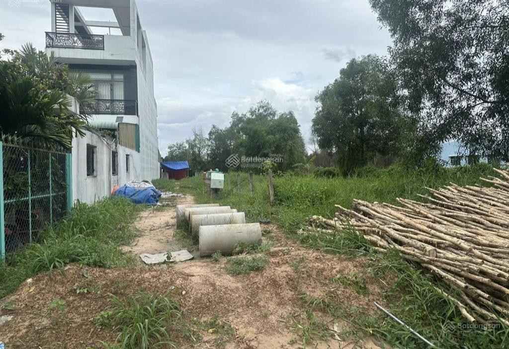 Bán đất 300m2 đẹp tại xã trừ văn thố, bàu bàng, bình dương, giá siêu hời 500 triệu gần kcn