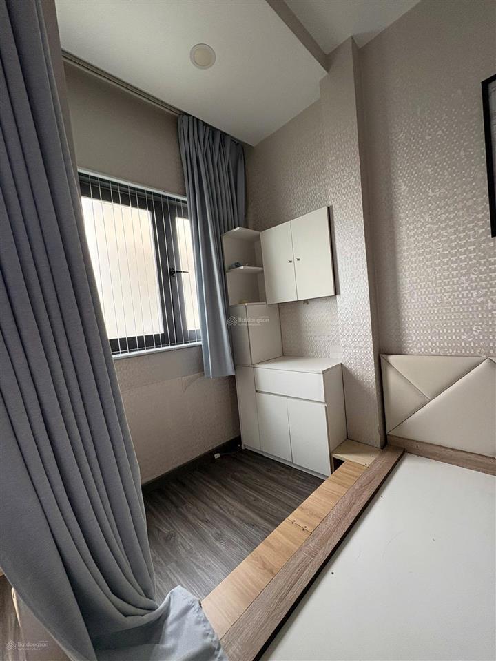 (cg 6,x tỷ) nhà 3 tầng đẹp ngay vòng xoay phú hữu quận 9 giáp q2