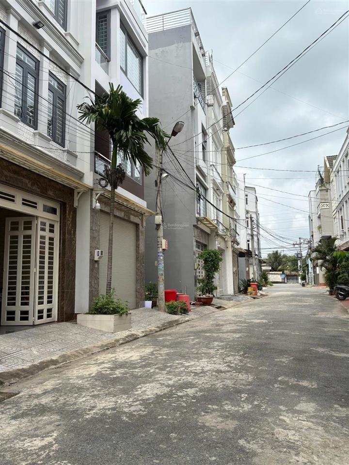 (cg 6,x tỷ) nhà 3 tầng đẹp ngay vòng xoay phú hữu quận 9 giáp q2