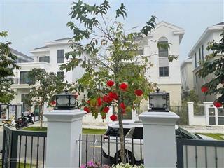 Biệt thự đơn lập view sông đẹp nhất phân khu the suite. giá 15.6 tỷ.  ngọc dung 0931 556 ***