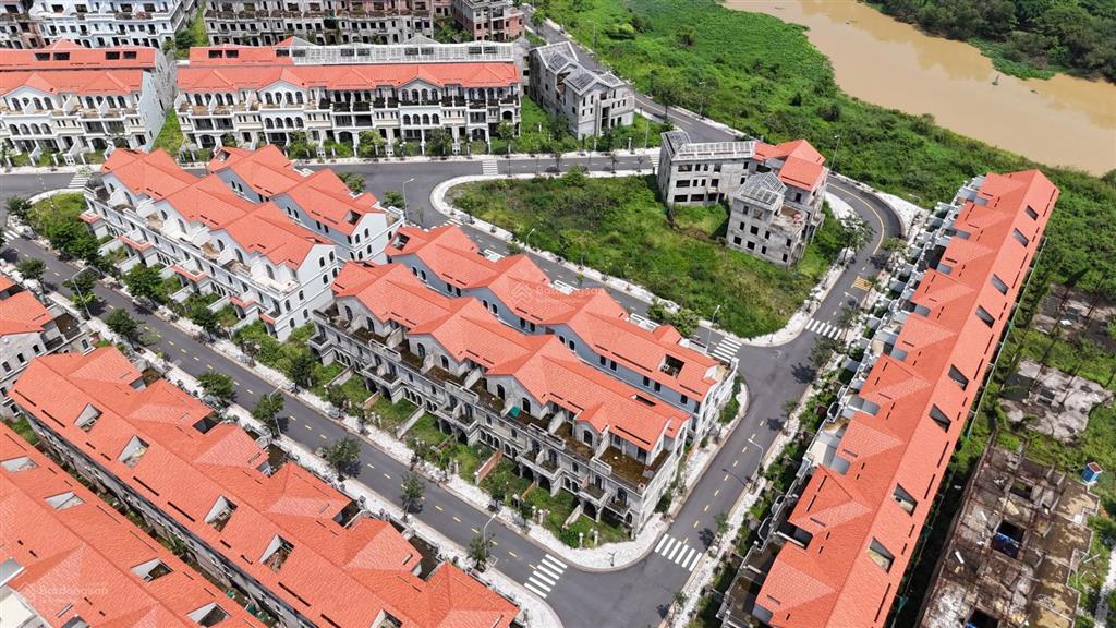 Bán nhà phố the suite aqua city 8x20m, giá chỉ 6.5 tỷ all in nhà sẵn ở liền.  ngọc dung 093155617