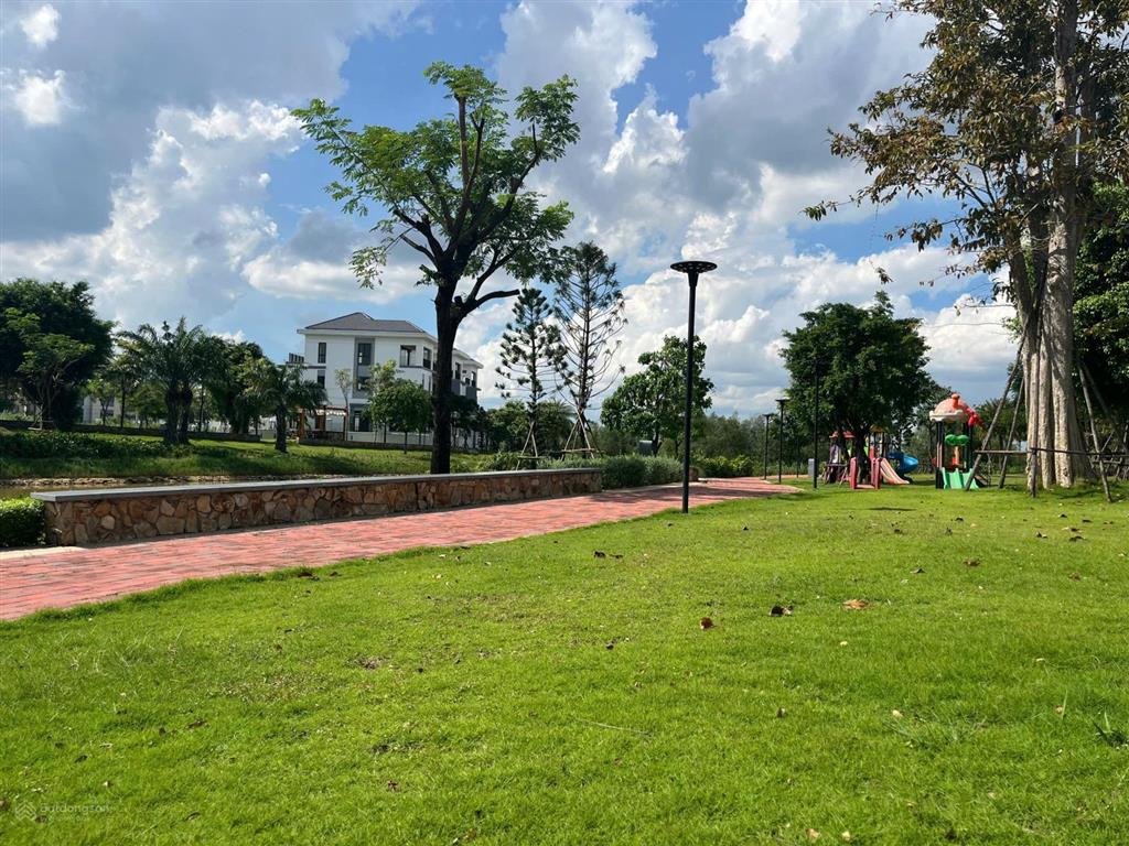 Cắt lỗ căn btsl 10x20m vị trí có 102, 9 tỷ bao chi phí sang tên.  em ngọc dung 0931 556 ***