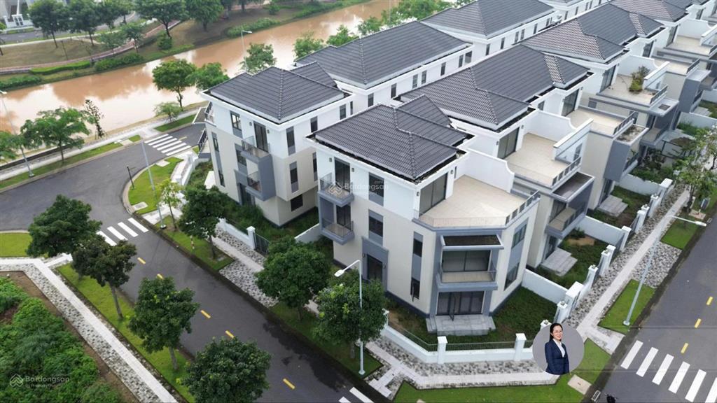 Nhà phố góc mảng xanh giá hiếm của aqua city